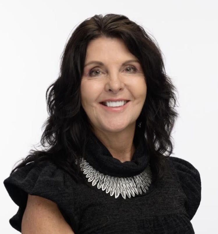 Mistie Rivera, mobile notary signing agent